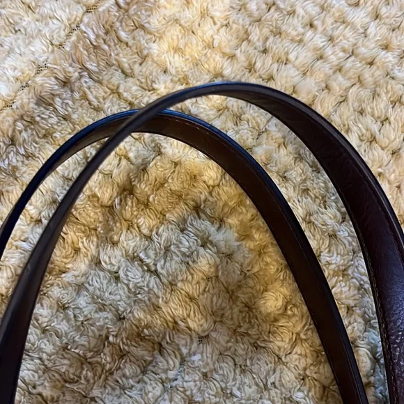 Elegant Croc-Embossed Leather Shoulder Bag in Deep Brown - Picture 2 of 5